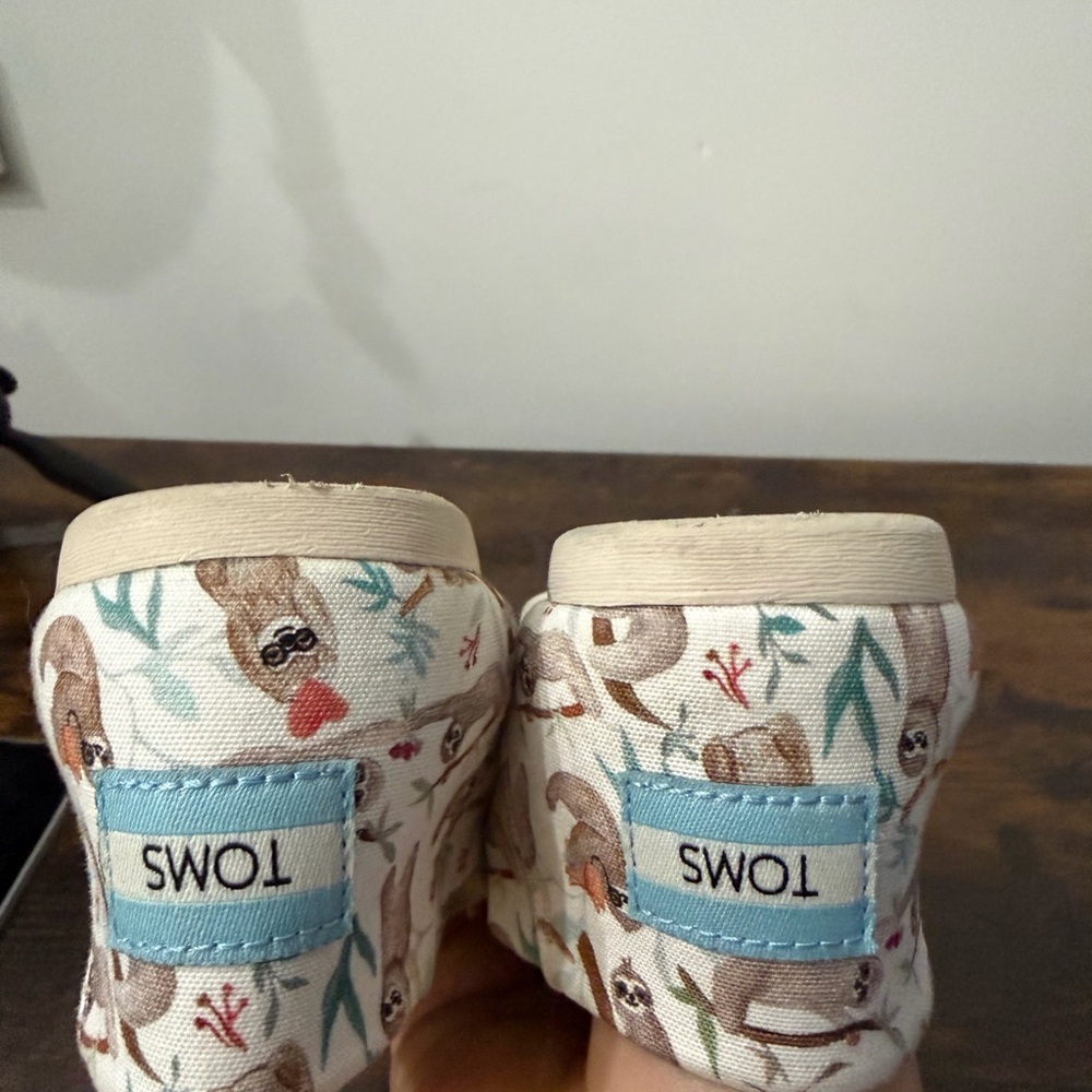 Toms Sloth Slip-Ons sz 6.5 - Picture 8 of 8